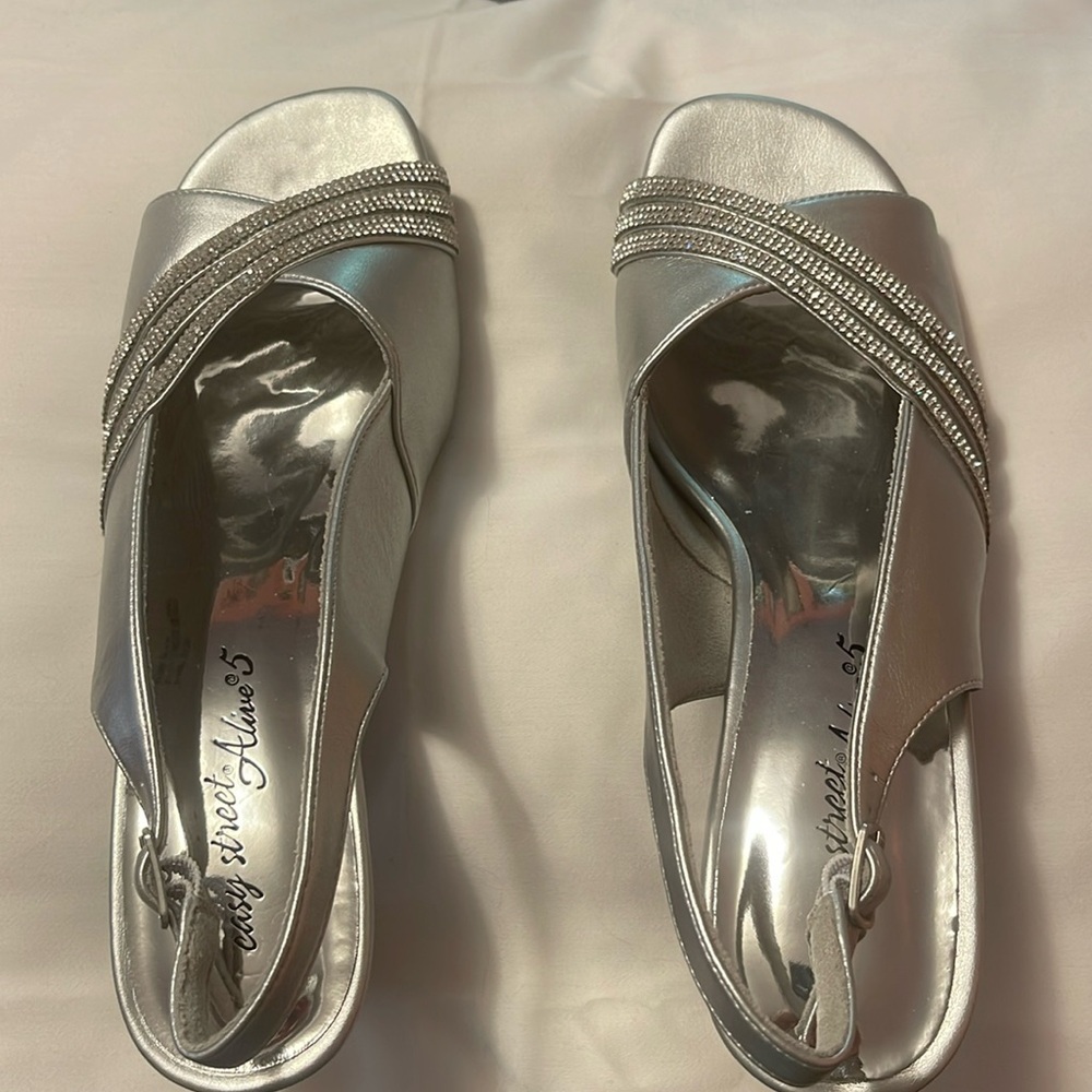 Ladies Easy Street Silver Teton Shoes 9.5M NIB
